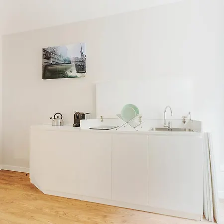 Navona Modern Flat Rom